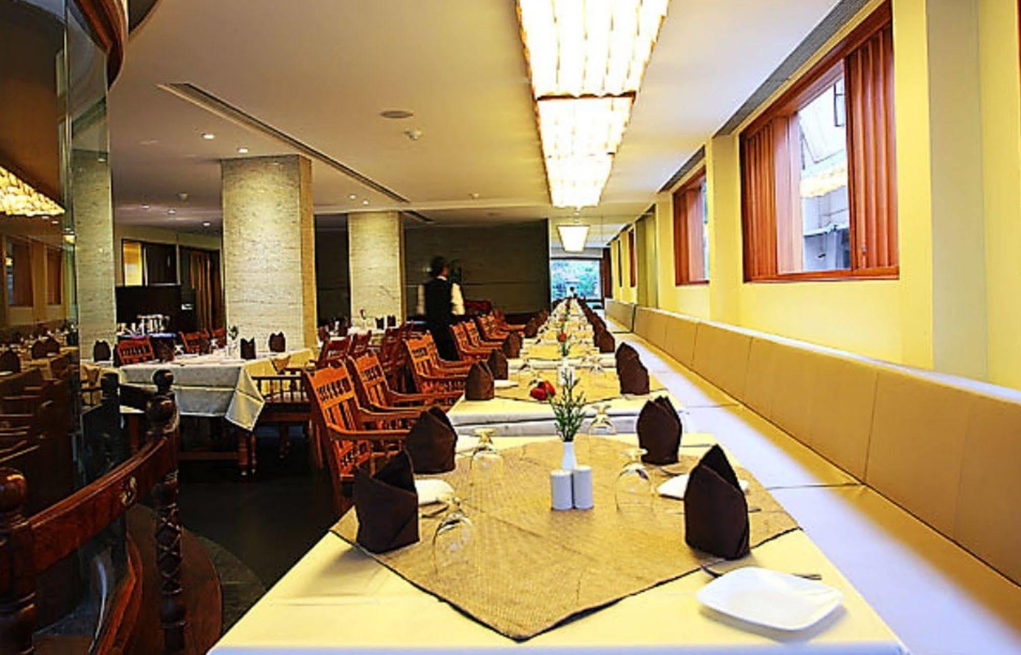 เดอะ วูด แมเนอร์ เอ็มจี โรด Hotel Kochi ภายนอก รูปภาพ