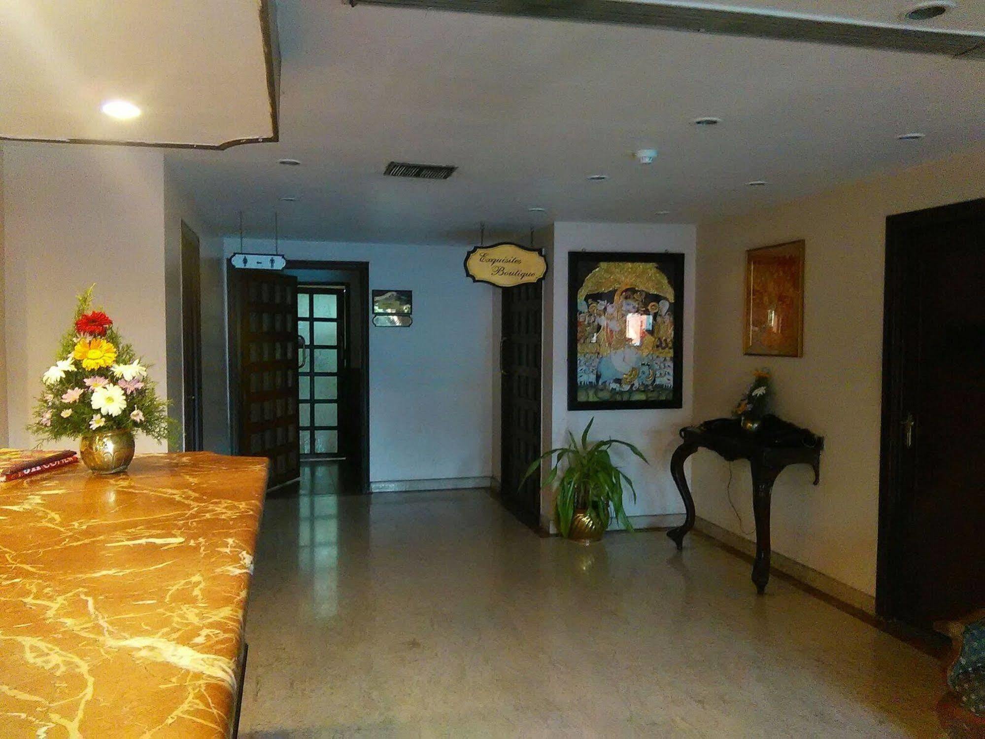 เดอะ วูด แมเนอร์ เอ็มจี โรด Hotel Kochi ภายนอก รูปภาพ