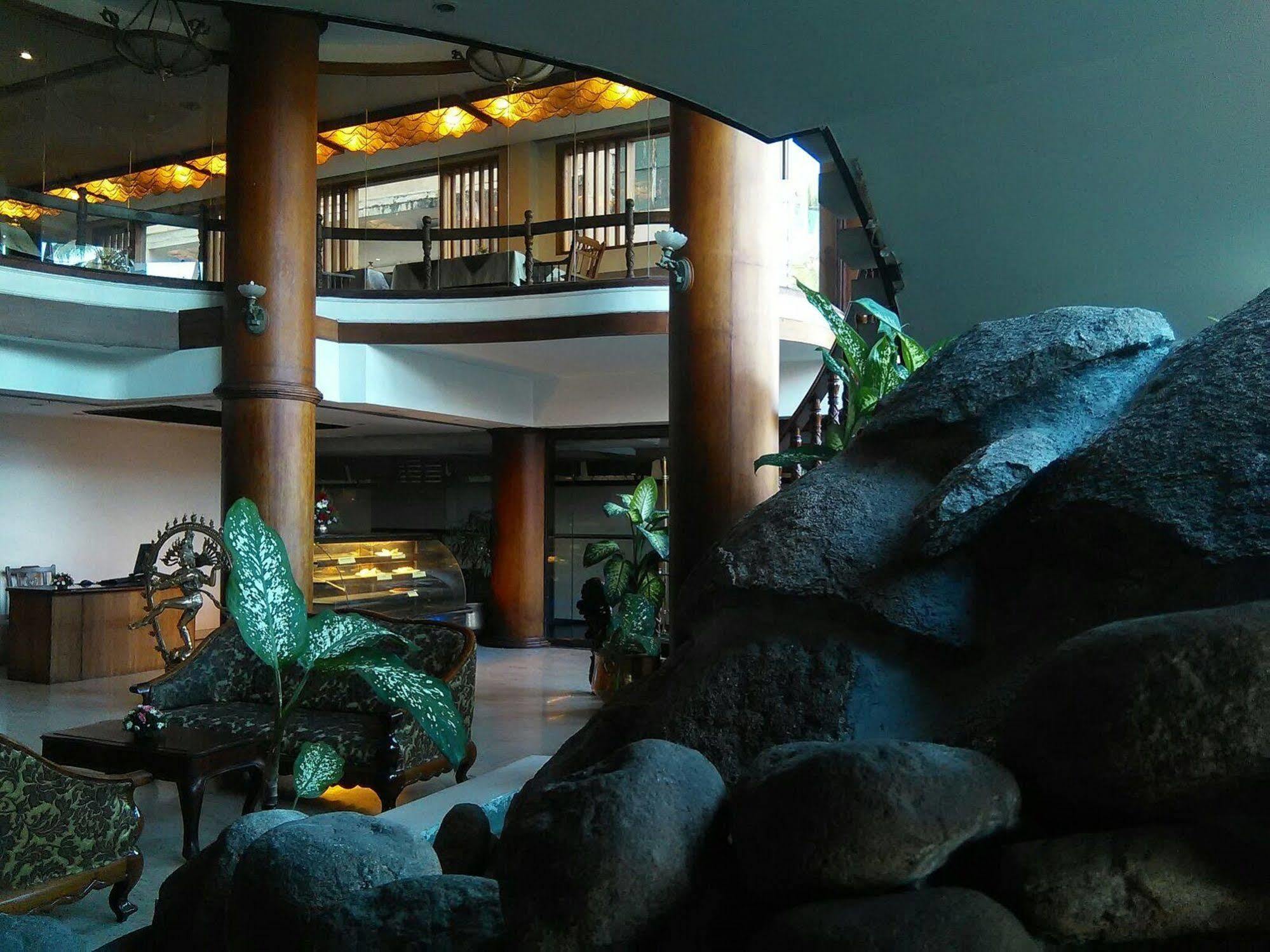 เดอะ วูด แมเนอร์ เอ็มจี โรด Hotel Kochi ภายนอก รูปภาพ